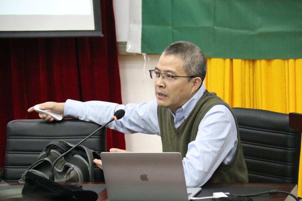 李劲松研究员作报告